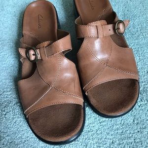 Clarks size 9.5 slip on dress shoe